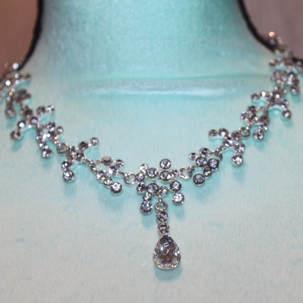 Nwt: Silver tone Teardrop, Clear Crystal Necklace